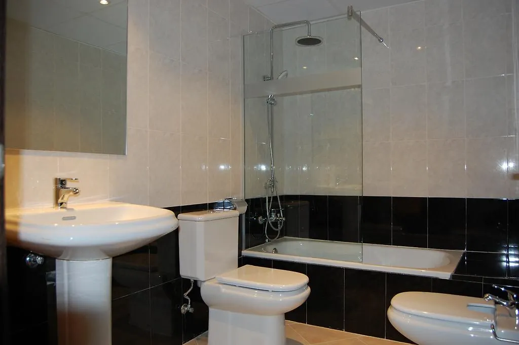 شقة فندقية لامورا Apartamentos Cala Azul إسبانيا
